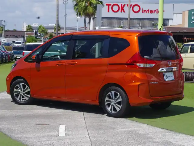 ホンダ フリード G ホンダセンシング 千葉県 2020(令2)年 1.6万km プレミアムクリスタルオレンジM ホンダセンシング/・衝突軽減ブレーキ（CMBS）/・車線維持支援システム（LKAS）/・アダプティブクルーズコントロール（ACC）/・後方誤発進抑制機能/・誤発進抑制機能/両側パワースライドドア/純正メモリーナビ/地デジTV/【DVD/CD再生機能　Bluetooth接続】/バックカメラ/ハーフレザーシート/前席シートヒーター/革巻きステアリング/ステアリングスイッチ/ETC/LEDヘッドライト/フォグライト/ウインカーミラー/リアコーナーセンサー/純正15インチアルミホイル/サイド/カーテンエアバッグ/Honda スマートキー