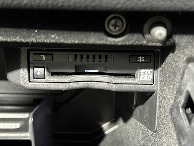 レクサス ＩＳ 300h Fスポーツ 神奈川県 2021(令3)年 1.3万km ホワイトノーヴァガラスフレーク 純正12.3型メモリーナビゲーション/フルセグ　CD DVD　SD　USB　Bluetooth　AUX　Miracast/パノラミックビューモニター/革スポーツシートセット/セーフティシステムプラス/ブラインドスポットモニター/パーキングサポートブレーキ/プリクラッシュセーフティ/レーントレーシングアシスト/オートマチックハイビーム/レーダークルーズコントロール/ロードサインアシスト/先行車発進告知機能/前後ソナー/ドライブセレクトモード/革スポーツシート/前席パワーシート/シートヒーター/ベンチレーション/運転席ポジションメモリー/メモリー付電動チルト/テレスコピックステアリング/ドアミラーメモリー機能/革巻きステアリング/パドルシフト/ステアリングヒーター/アルミペダル/ナノイーX/社外前後ドライブレコーダー/社外GPSレーダー/電動パーキングブレーキ/プッシュスタート/スマートキー/3連フルLEDヘッドランプ/オートライト/純正19インチアルミホイール/純正サイド/リアスポイラー/スペアキー