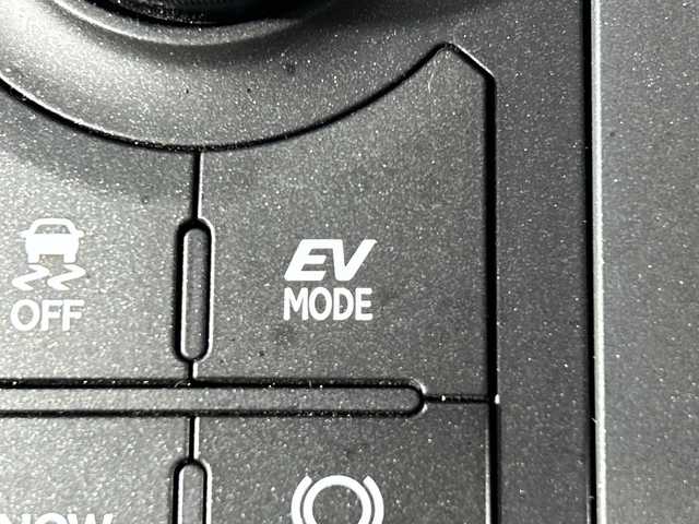 レクサス ＩＳ 300h Fスポーツ 神奈川県 2021(令3)年 1.3万km ホワイトノーヴァガラスフレーク 純正12.3型メモリーナビゲーション/フルセグ　CD DVD　SD　USB　Bluetooth　AUX　Miracast/パノラミックビューモニター/革スポーツシートセット/セーフティシステムプラス/ブラインドスポットモニター/パーキングサポートブレーキ/プリクラッシュセーフティ/レーントレーシングアシスト/オートマチックハイビーム/レーダークルーズコントロール/ロードサインアシスト/先行車発進告知機能/前後ソナー/ドライブセレクトモード/革スポーツシート/前席パワーシート/シートヒーター/ベンチレーション/運転席ポジションメモリー/メモリー付電動チルト/テレスコピックステアリング/ドアミラーメモリー機能/革巻きステアリング/パドルシフト/ステアリングヒーター/アルミペダル/ナノイーX/社外前後ドライブレコーダー/社外GPSレーダー/電動パーキングブレーキ/プッシュスタート/スマートキー/3連フルLEDヘッドランプ/オートライト/純正19インチアルミホイール/純正サイド/リアスポイラー/スペアキー