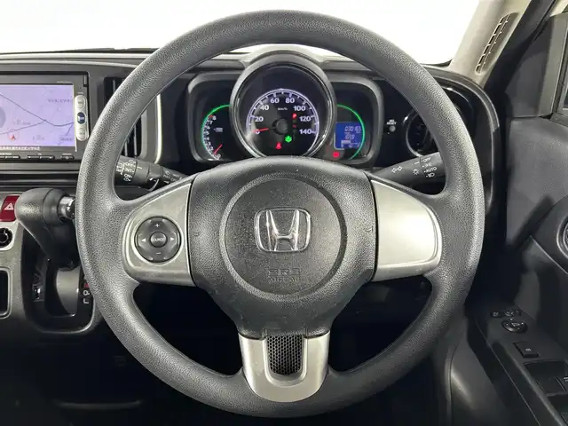 ホンダ Ｎ ＯＮＥ G SSパッケージ 佐賀県 2015(平27)年 3.1万km プレミアムホワイトパール シティブレーキアクティブシステム/純正ディーラーオプション7インチナビ/バックカメラ/CD/SD/FM.AM/ステアリングスイッチ/オートライト/キセノンライト/横滑り防止装置/電動格納ミラー/プッシュスタート/アイドリングストップ/スマートキー×2/保証書/取扱説明書