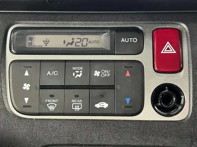 ホンダ Ｎ ＯＮＥ G SSパッケージ 佐賀県 2015(平27)年 3.1万km プレミアムホワイトパール シティブレーキアクティブシステム/純正ディーラーオプション7インチナビ/バックカメラ/CD/SD/FM.AM/ステアリングスイッチ/オートライト/キセノンライト/横滑り防止装置/電動格納ミラー/プッシュスタート/アイドリングストップ/スマートキー×2/保証書/取扱説明書