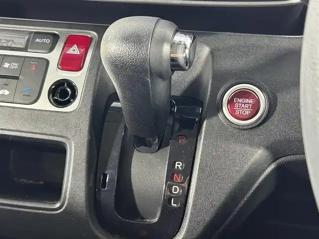 ホンダ Ｎ ＯＮＥ G SSパッケージ 佐賀県 2015(平27)年 3.1万km プレミアムホワイトパール シティブレーキアクティブシステム/純正ディーラーオプション7インチナビ/バックカメラ/CD/SD/FM.AM/ステアリングスイッチ/オートライト/キセノンライト/横滑り防止装置/電動格納ミラー/プッシュスタート/アイドリングストップ/スマートキー×2/保証書/取扱説明書