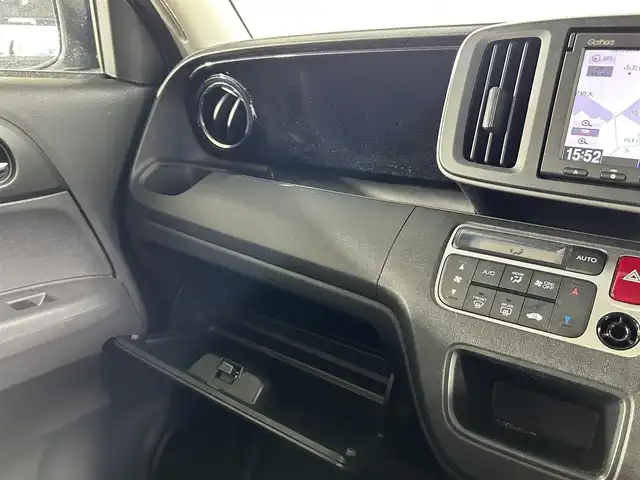 ホンダ Ｎ ＯＮＥ G SSパッケージ 佐賀県 2015(平27)年 3.1万km プレミアムホワイトパール シティブレーキアクティブシステム/純正ディーラーオプション7インチナビ/バックカメラ/CD/SD/FM.AM/ステアリングスイッチ/オートライト/キセノンライト/横滑り防止装置/電動格納ミラー/プッシュスタート/アイドリングストップ/スマートキー×2/保証書/取扱説明書