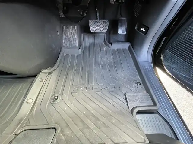 ホンダ ステップワゴン スパーダ eHEV プレミアムライン 愛知県 2023(令5)年 2.5万km ミッドナイトブルービームM 純正ナビ/（CD/DVD/FM/AM/BT/USB）/フルセグTV/アラウンドビューモニター/ETC/純正17インチAW/両側パワースライドドア/パワーバックドア/ホンダセンシング/レーダークルーズコントロール/ブラインドスポットモニター/ハーフレザーシート/前席シートヒーター/オートライト/LEDヘッドライト/ステアリングスイッチ/純正フロアマット