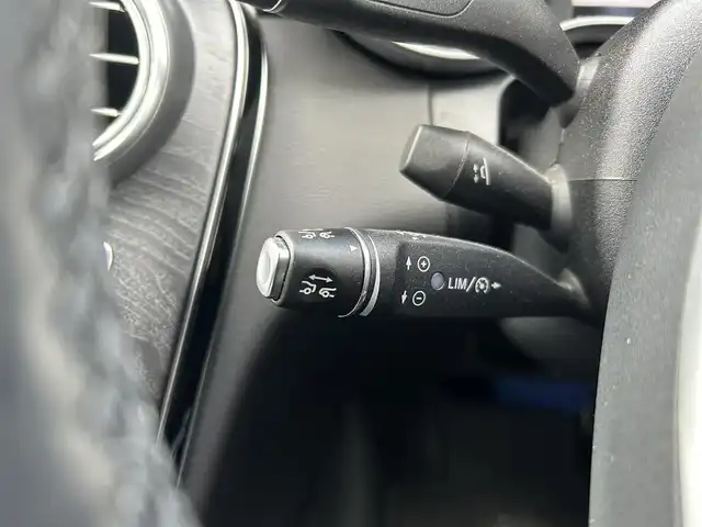 メルセデス・ベンツ Ｃ２２０ｄ アバンギャルド　AMGライン 福岡県 2016(平28)年 3.4万km イリジウムシルバー レザーエクスクルーシブパッケージ/レーダーセーフティパッケージ/アダプティブクルーズコントロール/ヘッドアップディスプレイ/黒革シート/前席シートヒーター/純正ナビ　/フルセグTV/バックカメラ　/Bluetooth/パワーバックドア/LEDライト/純正１８インチアルミホイール　/ETC