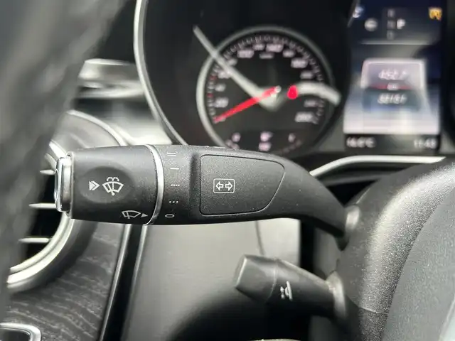 メルセデス・ベンツ Ｃ２２０ｄ アバンギャルド　AMGライン 福岡県 2016(平28)年 3.4万km イリジウムシルバー レザーエクスクルーシブパッケージ/レーダーセーフティパッケージ/アダプティブクルーズコントロール/ヘッドアップディスプレイ/黒革シート/前席シートヒーター/純正ナビ　/フルセグTV/バックカメラ　/Bluetooth/パワーバックドア/LEDライト/純正１８インチアルミホイール　/ETC