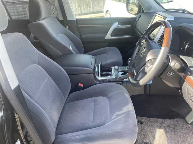 トヨタ ランドクルーザー AX 静岡県 2017(平29)年 4.9万km ブラック ワンオーナー/サンルーフ/純正SDナビ、地デジ、Bluetooth、CD、DVD/アラウンドビューモニター/モデリスタエアロ/プリクラッシュセーフティ/レーンキープアシスト/ウインカーミラー/ブラインドスポットモニター/ウッドコンビステア/レーダークルーズコントロール/LEDヘッドライト/ビルトインETC/オートマチックハイビーム/クリアランスソナー（リア）/ルーフレール/ドアバイザー/W・サイド・カーテンエアバッグ/スマートキー×２/保証書、取説