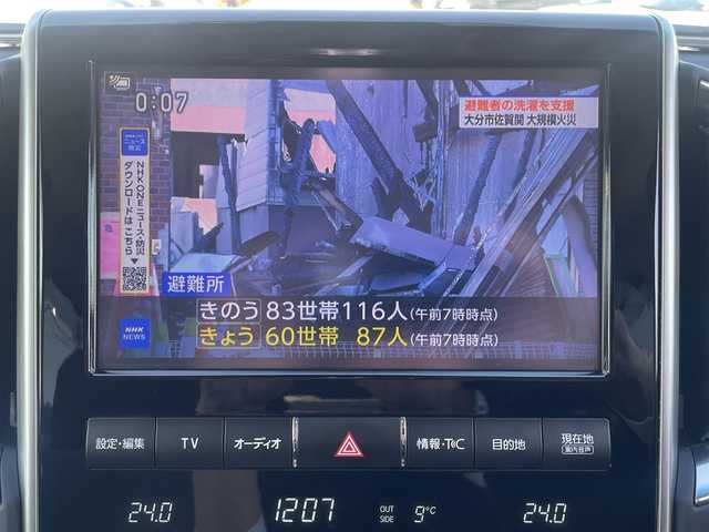 トヨタ ランドクルーザー AX 静岡県 2017(平29)年 4.9万km ブラック ワンオーナー/サンルーフ/純正SDナビ、地デジ、Bluetooth、CD、DVD/アラウンドビューモニター/モデリスタエアロ/プリクラッシュセーフティ/レーンキープアシスト/ウインカーミラー/ブラインドスポットモニター/ウッドコンビステア/レーダークルーズコントロール/LEDヘッドライト/ビルトインETC/オートマチックハイビーム/クリアランスソナー（リア）/ルーフレール/ドアバイザー/W・サイド・カーテンエアバッグ/スマートキー×２/保証書、取説