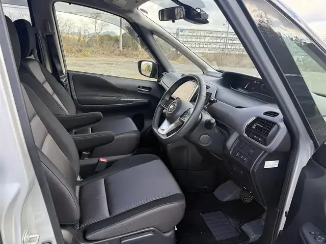 日産 セレナ ハイウェイスター V 兵庫県 2021(令3)年 2.3万km シルバー ワンオーナー/純正ナビ/フルセグTV/バックモニター/両側パワースライドドア/LEDヘッドライト/プロパイロット/オートハイビーム/電子パーキング/オートホールド/純正16インチアルミホイール/プッシュスタート＆スマートキー