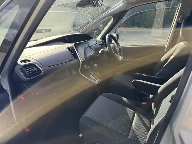 日産 セレナ ハイウェイスター V 兵庫県 2021(令3)年 2.3万km シルバー ワンオーナー/純正ナビ/フルセグTV/バックモニター/両側パワースライドドア/LEDヘッドライト/プロパイロット/オートハイビーム/電子パーキング/オートホールド/純正16インチアルミホイール/プッシュスタート＆スマートキー