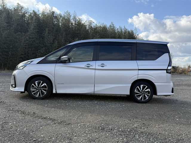 日産 セレナ ハイウェイスター V 兵庫県 2021(令3)年 2.3万km シルバー ワンオーナー/純正ナビ/フルセグTV/バックモニター/両側パワースライドドア/LEDヘッドライト/プロパイロット/オートハイビーム/電子パーキング/オートホールド/純正16インチアルミホイール/プッシュスタート＆スマートキー