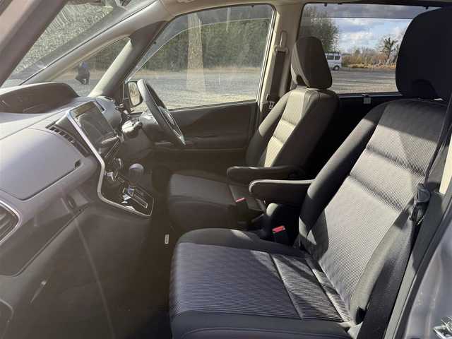 日産 セレナ ハイウェイスター V 兵庫県 2021(令3)年 2.3万km シルバー ワンオーナー/純正ナビ/フルセグTV/バックモニター/両側パワースライドドア/LEDヘッドライト/プロパイロット/オートハイビーム/電子パーキング/オートホールド/純正16インチアルミホイール/プッシュスタート＆スマートキー