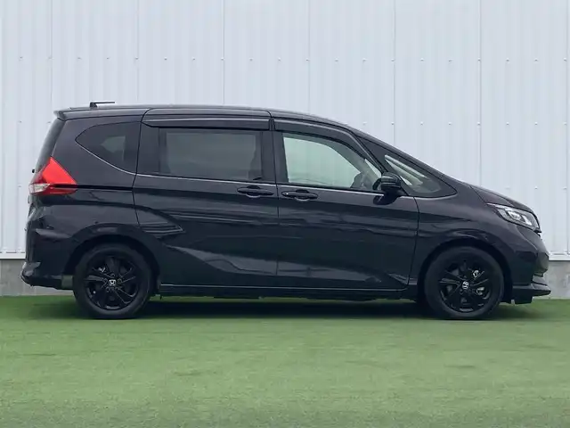 ホンダ フリード＋ ハイブリット G ブラックスタイル 香川県 2023(令5)年 2.9万km トワイライトミストブラックパール 登録時走行距離：28487km/ディーラー純正9型ナビ/　CD DVD BT フルセグTV/バックカメラ/ビルトインETC/前後ドライブレコーダー/両側パワースライドドア/衝突被害軽減/レーンキープアシスト/レーダークルーズコントロール/シートヒーター/ロールサンシェード/ISOFIX/横滑り防止装置/革巻きステアリング/ステアリングスイッチ/プッシュスタート/スマートキー