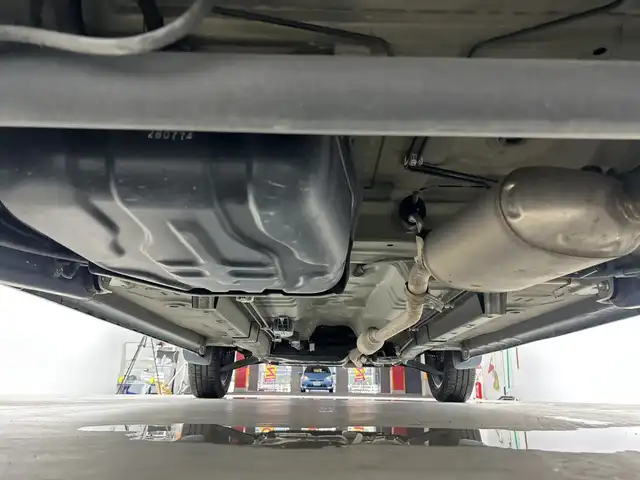 スズキ ハスラー X 愛知県 2017(平29)年 5.7万km クールカーキパールメタリック/ホワイト2トーンルーフ 純正８インチナビ（AM/FM/フルセグ/BT/CD/DVD）/バックカメラ/D/N席シートヒーター/ハーフレザーシート/衝突軽減ブレーキ/レーンキープアシスト/横滑り防止機能/アイドリングストップ/ETC/プッシュスタート/スマートキー/オートライト/LEDヘッドライト/純正15インチアルミホイール/ドアバイザー/純正ゴムマット