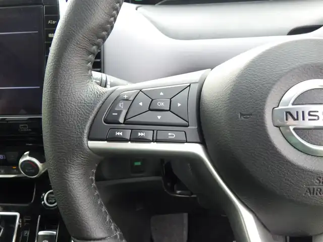 日産 セレナ ハイウェイスター V 千葉県 2020(令2)年 6.2万km ブリリアントホワイトパール エマージェンシーブレーキ/インテリジェントクルーズコントロール/両側パワースライドドア/9インチ純正SDナビ/地デジTV/【BD/DVD/CD再生機能　Bluetooth接続】/アラウンドビューモニター/革巻きステアリング/ステアリングスイッチ/ETC/LEDヘッドライト/コーナーセンサー/純正16インチアルミホイル/サイド/カーテンエアバッグ/インテリジェントキー