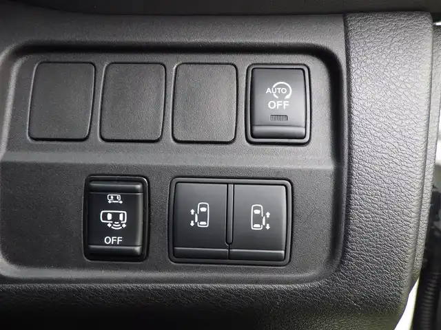 日産 セレナ ハイウェイスター V 千葉県 2020(令2)年 6.2万km ブリリアントホワイトパール エマージェンシーブレーキ/インテリジェントクルーズコントロール/両側パワースライドドア/9インチ純正SDナビ/地デジTV/【BD/DVD/CD再生機能　Bluetooth接続】/アラウンドビューモニター/革巻きステアリング/ステアリングスイッチ/ETC/LEDヘッドライト/コーナーセンサー/純正16インチアルミホイル/サイド/カーテンエアバッグ/インテリジェントキー