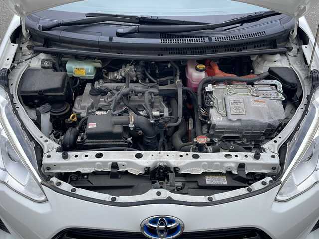 トヨタ アクア S 秋田県 2016(平28)年 1.9万km ライムホワイトパールクリスタルシャイン 純正ナビ　/（ＣＤ　ＤＶＤ　Ｂｌｕｅｔｏｏｔｈ　フルセグ）/衝突軽減ブレーキ/ＥＴＣ/バックカメラ/ＬＥＤヘッドライト/オートライト/レーンキープ/新車時保証書/取説書