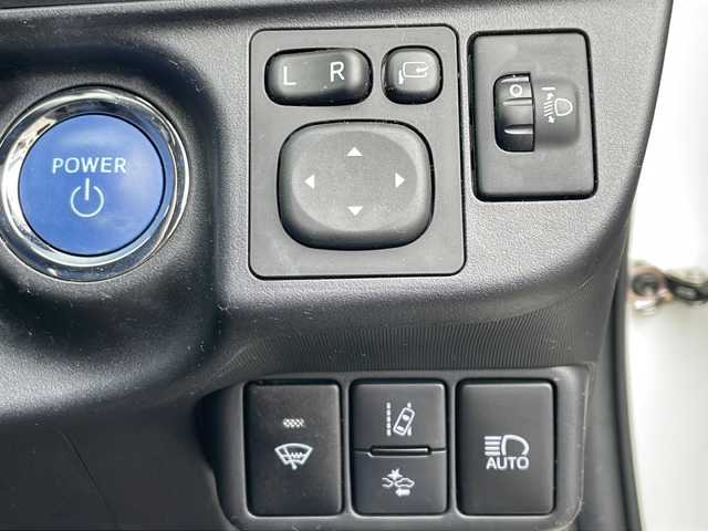 トヨタ アクア S 秋田県 2016(平28)年 1.9万km ライムホワイトパールクリスタルシャイン 純正ナビ　/（ＣＤ　ＤＶＤ　Ｂｌｕｅｔｏｏｔｈ　フルセグ）/衝突軽減ブレーキ/ＥＴＣ/バックカメラ/ＬＥＤヘッドライト/オートライト/レーンキープ/新車時保証書/取説書