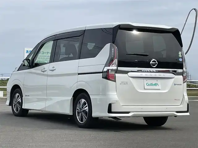 日産 セレナ e－パワー ハイウェイスター V 佐賀県 2020(令2)年 4.1万km ブリリアントホワイトパール 純正10インチナビゲーション/・AM/FM/CD/DVD/Bluetooth/フルセグテレビ/純正フリップダウンモニター/アラウンドビューモニター/ドライブレコーダー/ETC/両側パワースライドドア/電子パーキングブレーキ/・オートブレーキホールド/LEDヘッドライト/・オートマチックハイビーム/純正15インチアルミホイール/純正フロアマット/プロパイロット/革巻きステアリング/・ステアリングリモコン/ロールサンシェード/スマートキー/・プッシュスタート/スペアキー１本/エンジンスターター
