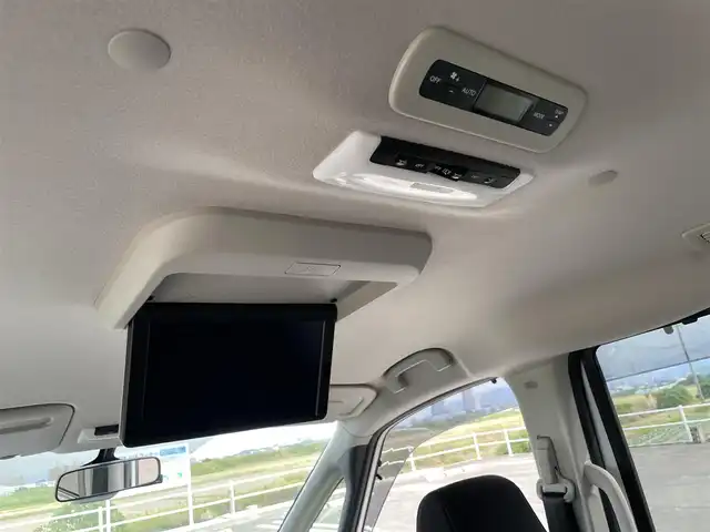 日産 セレナ e－パワー ハイウェイスター V 佐賀県 2020(令2)年 4.1万km ブリリアントホワイトパール 純正10インチナビゲーション/・AM/FM/CD/DVD/Bluetooth/フルセグテレビ/純正フリップダウンモニター/アラウンドビューモニター/ドライブレコーダー/ETC/両側パワースライドドア/電子パーキングブレーキ/・オートブレーキホールド/LEDヘッドライト/・オートマチックハイビーム/純正15インチアルミホイール/純正フロアマット/プロパイロット/革巻きステアリング/・ステアリングリモコン/ロールサンシェード/スマートキー/・プッシュスタート/スペアキー１本/エンジンスターター