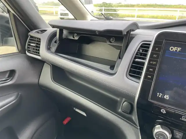 日産 セレナ e－パワー ハイウェイスター V 佐賀県 2020(令2)年 4.1万km ブリリアントホワイトパール 純正10インチナビゲーション/・AM/FM/CD/DVD/Bluetooth/フルセグテレビ/純正フリップダウンモニター/アラウンドビューモニター/ドライブレコーダー/ETC/両側パワースライドドア/電子パーキングブレーキ/・オートブレーキホールド/LEDヘッドライト/・オートマチックハイビーム/純正15インチアルミホイール/純正フロアマット/プロパイロット/革巻きステアリング/・ステアリングリモコン/ロールサンシェード/スマートキー/・プッシュスタート/スペアキー１本/エンジンスターター