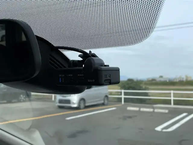 日産 セレナ e－パワー ハイウェイスター V 佐賀県 2020(令2)年 4.1万km ブリリアントホワイトパール 純正10インチナビゲーション/・AM/FM/CD/DVD/Bluetooth/フルセグテレビ/純正フリップダウンモニター/アラウンドビューモニター/ドライブレコーダー/ETC/両側パワースライドドア/電子パーキングブレーキ/・オートブレーキホールド/LEDヘッドライト/・オートマチックハイビーム/純正15インチアルミホイール/純正フロアマット/プロパイロット/革巻きステアリング/・ステアリングリモコン/ロールサンシェード/スマートキー/・プッシュスタート/スペアキー１本/エンジンスターター