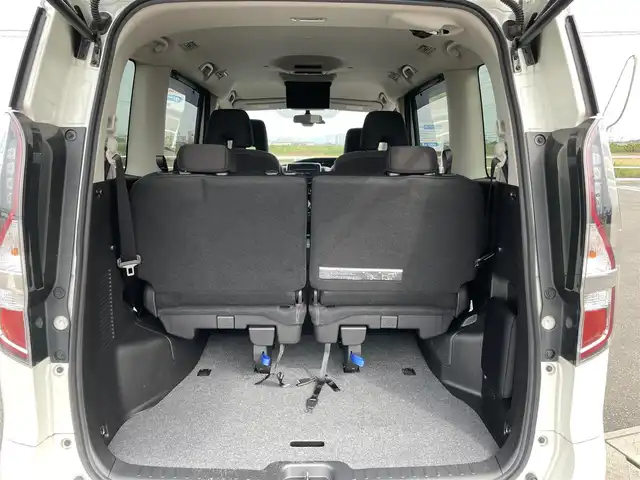 日産 セレナ e－パワー ハイウェイスター V 佐賀県 2020(令2)年 4.1万km ブリリアントホワイトパール 純正10インチナビゲーション/・AM/FM/CD/DVD/Bluetooth/フルセグテレビ/純正フリップダウンモニター/アラウンドビューモニター/ドライブレコーダー/ETC/両側パワースライドドア/電子パーキングブレーキ/・オートブレーキホールド/LEDヘッドライト/・オートマチックハイビーム/純正15インチアルミホイール/純正フロアマット/プロパイロット/革巻きステアリング/・ステアリングリモコン/ロールサンシェード/スマートキー/・プッシュスタート/スペアキー１本/エンジンスターター