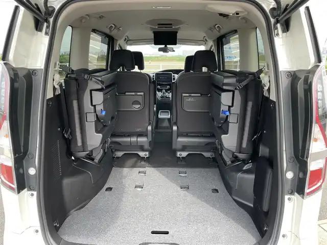 日産 セレナ e－パワー ハイウェイスター V 佐賀県 2020(令2)年 4.1万km ブリリアントホワイトパール 純正10インチナビゲーション/・AM/FM/CD/DVD/Bluetooth/フルセグテレビ/純正フリップダウンモニター/アラウンドビューモニター/ドライブレコーダー/ETC/両側パワースライドドア/電子パーキングブレーキ/・オートブレーキホールド/LEDヘッドライト/・オートマチックハイビーム/純正15インチアルミホイール/純正フロアマット/プロパイロット/革巻きステアリング/・ステアリングリモコン/ロールサンシェード/スマートキー/・プッシュスタート/スペアキー１本/エンジンスターター