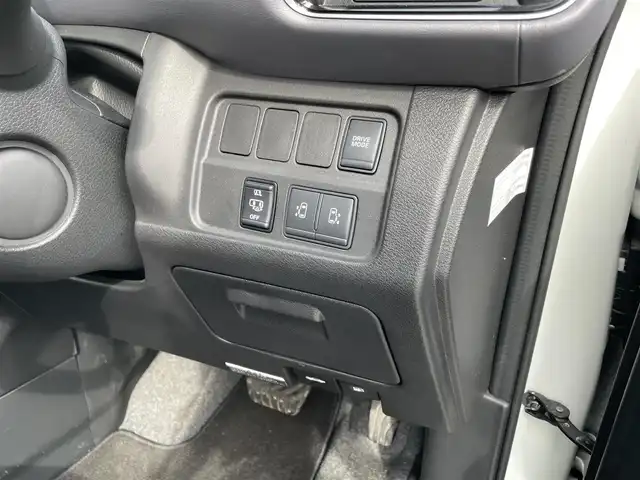 日産 セレナ e－パワー ハイウェイスター V 佐賀県 2020(令2)年 4.1万km ブリリアントホワイトパール 純正10インチナビゲーション/・AM/FM/CD/DVD/Bluetooth/フルセグテレビ/純正フリップダウンモニター/アラウンドビューモニター/ドライブレコーダー/ETC/両側パワースライドドア/電子パーキングブレーキ/・オートブレーキホールド/LEDヘッドライト/・オートマチックハイビーム/純正15インチアルミホイール/純正フロアマット/プロパイロット/革巻きステアリング/・ステアリングリモコン/ロールサンシェード/スマートキー/・プッシュスタート/スペアキー１本/エンジンスターター