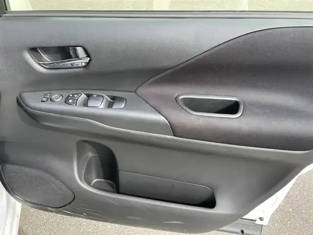 日産 セレナ e－パワー ハイウェイスター V 佐賀県 2020(令2)年 4.1万km ブリリアントホワイトパール 純正10インチナビゲーション/・AM/FM/CD/DVD/Bluetooth/フルセグテレビ/純正フリップダウンモニター/アラウンドビューモニター/ドライブレコーダー/ETC/両側パワースライドドア/電子パーキングブレーキ/・オートブレーキホールド/LEDヘッドライト/・オートマチックハイビーム/純正15インチアルミホイール/純正フロアマット/プロパイロット/革巻きステアリング/・ステアリングリモコン/ロールサンシェード/スマートキー/・プッシュスタート/スペアキー１本/エンジンスターター