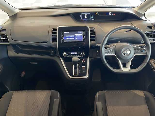 日産 セレナ ハイウェイスター Vセレクション 福井県 2017(平29)年 5.5万km ダイヤモンドブラック 純正7インチSDナビ/フルセグTV/BT/CD/DVD/USB/SD/AUX/アラウンドビューモニター/フリップダウンモニター/セーフティパックB/・プロパイロット/・インテリジェントパーキングアシスト/・エマージェンシーブレーキ/・車線逸脱防止支援システム/・フロント&バックソナー/・標識検知機能/・ふらつき警報/・インテリジェントルームミラー/ドライブレコーダー/ETC/両側パワースライドドア/オートライト/LEDヘッドライト/純正16インチアルミホイール/純正フロアマット/プッシュスタート/スマートキー