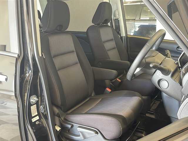 日産 セレナ ハイウェイスター Vセレクション 福井県 2017(平29)年 5.5万km ダイヤモンドブラック 純正7インチSDナビ/フルセグTV/BT/CD/DVD/USB/SD/AUX/アラウンドビューモニター/フリップダウンモニター/セーフティパックB/・プロパイロット/・インテリジェントパーキングアシスト/・エマージェンシーブレーキ/・車線逸脱防止支援システム/・フロント&バックソナー/・標識検知機能/・ふらつき警報/・インテリジェントルームミラー/ドライブレコーダー/ETC/両側パワースライドドア/オートライト/LEDヘッドライト/純正16インチアルミホイール/純正フロアマット/プッシュスタート/スマートキー