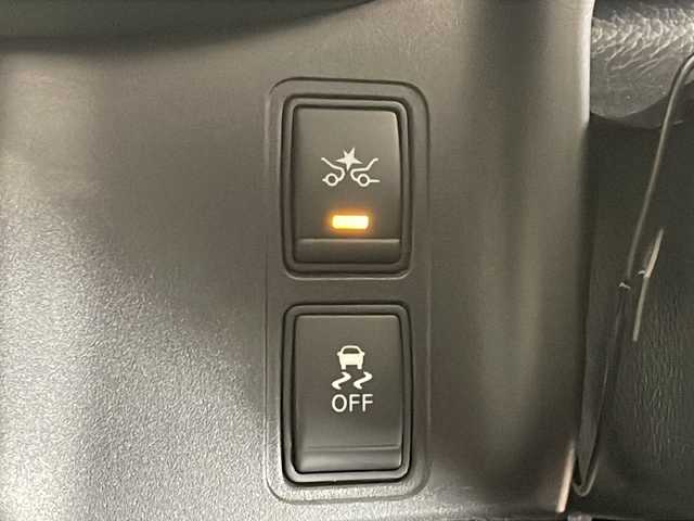 日産 セレナ ハイウェイスター Vセレクション 福井県 2017(平29)年 5.5万km ダイヤモンドブラック 純正7インチSDナビ/フルセグTV/BT/CD/DVD/USB/SD/AUX/アラウンドビューモニター/フリップダウンモニター/セーフティパックB/・プロパイロット/・インテリジェントパーキングアシスト/・エマージェンシーブレーキ/・車線逸脱防止支援システム/・フロント&バックソナー/・標識検知機能/・ふらつき警報/・インテリジェントルームミラー/ドライブレコーダー/ETC/両側パワースライドドア/オートライト/LEDヘッドライト/純正16インチアルミホイール/純正フロアマット/プッシュスタート/スマートキー