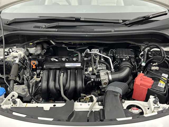 ホンダ フィット ホーム 宮城県 2021(令3)年 4.7万km プラチナホワイトパール 寒冷地仕様/ワイパーデアイサー/純正9インチナビ/(AM/FM/TV/iPod/BT/SD/USB/CD/DVD)/前後ドライブレコーダー/レーダークルーズコントロール/ハーフレザー/プッシュスタート/スマートキー/オートライト/オートマチックハイビーム/LEDヘッドライト/純正フロアマット