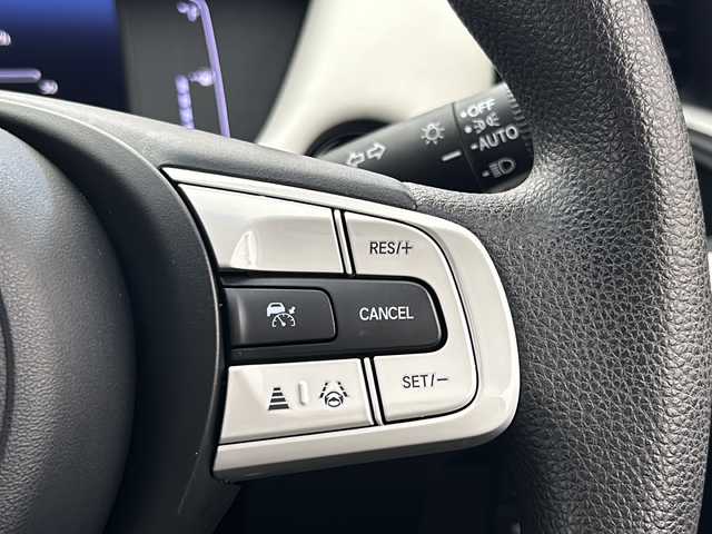 ホンダ フィット ホーム 宮城県 2021(令3)年 4.7万km プラチナホワイトパール 寒冷地仕様/ワイパーデアイサー/純正9インチナビ/(AM/FM/TV/iPod/BT/SD/USB/CD/DVD)/前後ドライブレコーダー/レーダークルーズコントロール/ハーフレザー/プッシュスタート/スマートキー/オートライト/オートマチックハイビーム/LEDヘッドライト/純正フロアマット