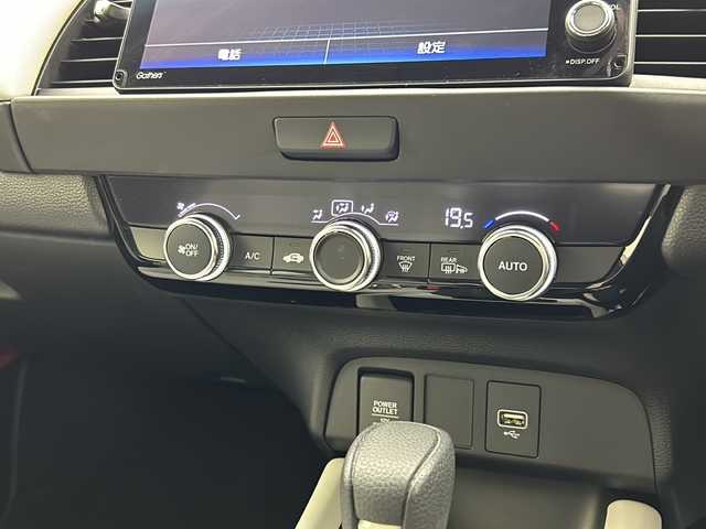 ホンダ フィット ホーム 宮城県 2021(令3)年 4.7万km プラチナホワイトパール 寒冷地仕様/ワイパーデアイサー/純正9インチナビ/(AM/FM/TV/iPod/BT/SD/USB/CD/DVD)/前後ドライブレコーダー/レーダークルーズコントロール/ハーフレザー/プッシュスタート/スマートキー/オートライト/オートマチックハイビーム/LEDヘッドライト/純正フロアマット