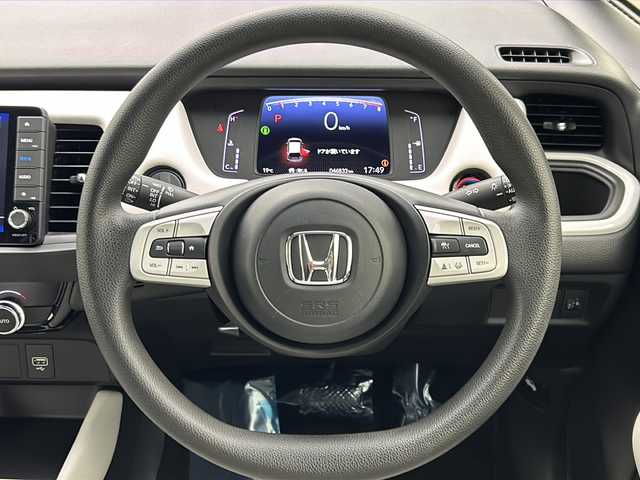 ホンダ フィット ホーム 宮城県 2021(令3)年 4.7万km プラチナホワイトパール 寒冷地仕様/ワイパーデアイサー/純正9インチナビ/(AM/FM/TV/iPod/BT/SD/USB/CD/DVD)/前後ドライブレコーダー/レーダークルーズコントロール/ハーフレザー/プッシュスタート/スマートキー/オートライト/オートマチックハイビーム/LEDヘッドライト/純正フロアマット