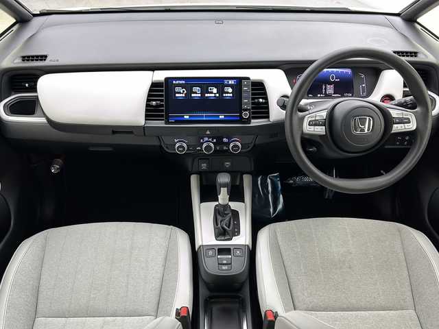 ホンダ フィット ホーム 宮城県 2021(令3)年 4.7万km プラチナホワイトパール 寒冷地仕様/ワイパーデアイサー/純正9インチナビ/(AM/FM/TV/iPod/BT/SD/USB/CD/DVD)/前後ドライブレコーダー/レーダークルーズコントロール/ハーフレザー/プッシュスタート/スマートキー/オートライト/オートマチックハイビーム/LEDヘッドライト/純正フロアマット