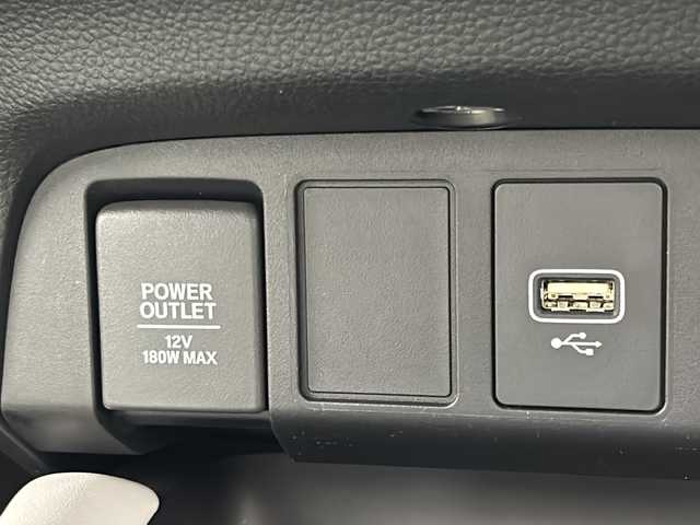 ホンダ フィット ホーム 宮城県 2021(令3)年 4.7万km プラチナホワイトパール 寒冷地仕様/ワイパーデアイサー/純正9インチナビ/(AM/FM/TV/iPod/BT/SD/USB/CD/DVD)/前後ドライブレコーダー/レーダークルーズコントロール/ハーフレザー/プッシュスタート/スマートキー/オートライト/オートマチックハイビーム/LEDヘッドライト/純正フロアマット