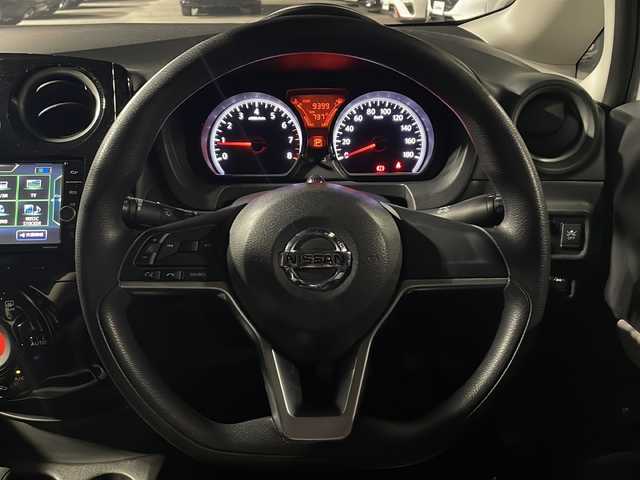 日産 ノート X Vセレクション 山口県 2020(令2)年 1万km ブリリアントホワイトパール ワンオーナー/純正７型ナビ（フルセグTV、AM/FM、Bluetooth）/全方位カメラ/HIDオートライト/社外14インチアルミホイール/アイドリングストップ/横滑り防止装置/レーンキープアシスト/衝突被害軽減ブレーキ/前後コーナーセンサー