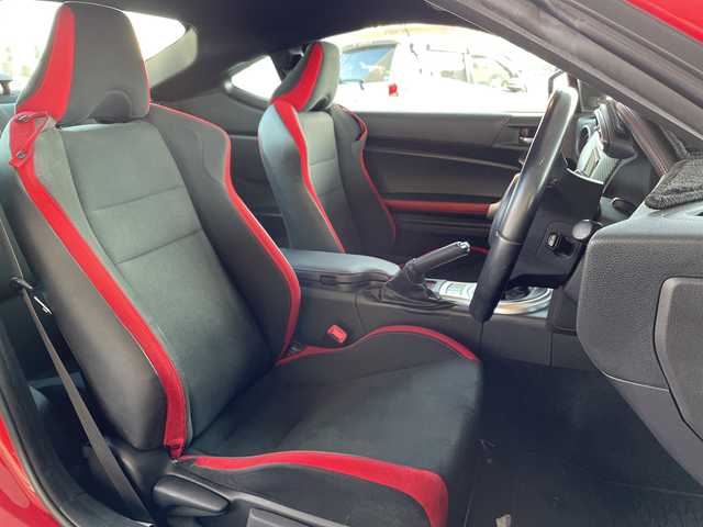 トヨタ ８６ GT 岐阜県 2017(平29)年 4.1万km ピュアレッド /TRDタワーバー//TRDトランクスポイラー//純正SDナビ(NSZT-W66T)/(フルセグTV/BT/SD/DISC)//前後ドライブレコーダー(ZDR 045)//クルーズコントロール//バックカメラ//ＥＴＣ//ＬＥＤヘッドライト//フォグランプ//ステアリングスイッチ//スマートキー//スペアキーx1