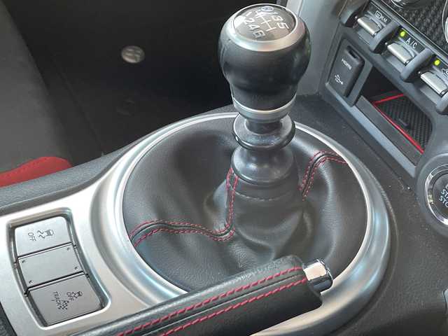 トヨタ ８６ GT 岐阜県 2017(平29)年 4.1万km ピュアレッド /TRDタワーバー//TRDトランクスポイラー//純正SDナビ(NSZT-W66T)/(フルセグTV/BT/SD/DISC)//前後ドライブレコーダー(ZDR 045)//クルーズコントロール//バックカメラ//ＥＴＣ//ＬＥＤヘッドライト//フォグランプ//ステアリングスイッチ//スマートキー//スペアキーx1