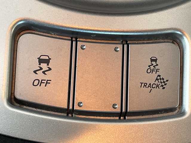 トヨタ ８６ GT 岐阜県 2017(平29)年 4.1万km ピュアレッド /TRDタワーバー//TRDトランクスポイラー//純正SDナビ(NSZT-W66T)/(フルセグTV/BT/SD/DISC)//前後ドライブレコーダー(ZDR 045)//クルーズコントロール//バックカメラ//ＥＴＣ//ＬＥＤヘッドライト//フォグランプ//ステアリングスイッチ//スマートキー//スペアキーx1