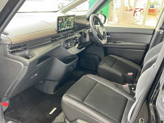 日産 セレナ e－パワー ハイウェイスター V 愛媛県 2024(令6)年 1.7万km ダイヤモンドブラック ワンオーナー/純正12.3インチナビ/フルセグTV/Bluetooth/AppleCarPlay/HDMI/プロパイロット/インテリジェントエマージェンシーブレーキ/フリップダウンモニター/両側パワースイライドドア/ハンズフリーパワースライド/純正前後ドライブレコーダー/ブラインドスポットモニター/デジタルインナーミラー/ビルトインETC2.0/置くだけ充電/スペアキーx1/保証書/取扱説明書