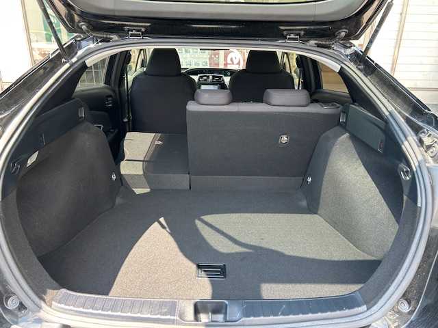 トヨタ プリウス S 徳島県 2016(平28)年 12.4万km アティチュードブラックマイカ 社外メモリナビ AVN-Z05iw/フルセグTV/Bluetooth/CD/USB/外部入力/バックカメラ/DRIVEモード/ECO/NORMAL/PWR/EVモード/社外エアロ/車両接近通報一時停止スイッチ/ステアリングスイッチ/横滑り防止装置/HIDヘッドライト/社外17インチアルミホイール/ETC/ドアバイザー/純正フロアマット/スペアキー