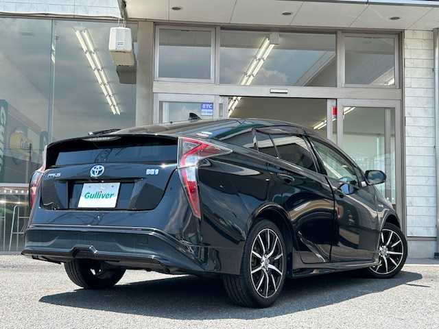 トヨタ プリウス S 徳島県 2016(平28)年 12.4万km アティチュードブラックマイカ 社外メモリナビ AVN-Z05iw/フルセグTV/Bluetooth/CD/USB/外部入力/バックカメラ/DRIVEモード/ECO/NORMAL/PWR/EVモード/社外エアロ/車両接近通報一時停止スイッチ/ステアリングスイッチ/横滑り防止装置/HIDヘッドライト/社外17インチアルミホイール/ETC/ドアバイザー/純正フロアマット/スペアキー