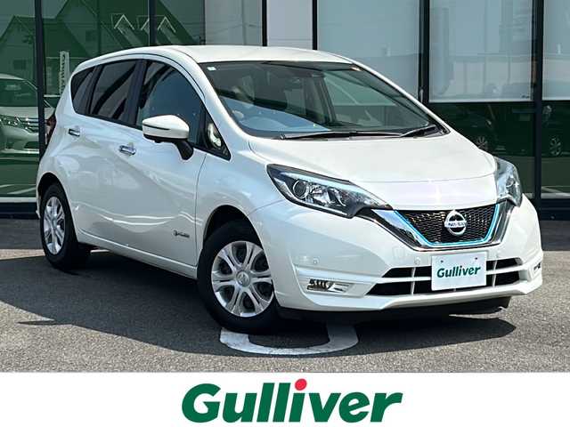 日産 ノート e－パワー X 岐阜県 2018(平30)年 1.4万km ブリリアントホワイトパール 登録時走行距離13410km/デジタルインナーミラー/純正ナビ/フルセグテレビ/全方位カメラ/Blue ooth・CD・DVD・SDミュージックサーバー・USB入力端子・AUX/ETC/衝突被害軽減システム/コーナーセンサー前後/ドライブレコーダー前方/レーンキープアシスト/ＬＥＤヘッドライト/フォグランプ/オートライト/横滑り防止装置/盗難防止装置/エアバッグ運転席・助手席/布系シート/フルフラットシート/純正フロアマット/プッシュスタート/スマートキー/アイドリングストップ/保証書