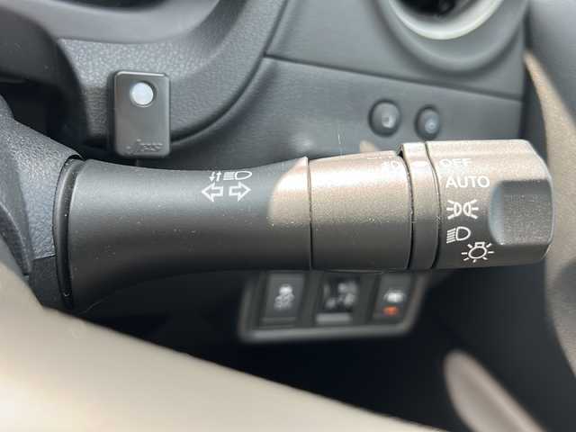 日産 ノート e－パワー X 岐阜県 2018(平30)年 1.4万km ブリリアントホワイトパール 登録時走行距離13410km/デジタルインナーミラー/純正ナビ/フルセグテレビ/全方位カメラ/Blue ooth・CD・DVD・SDミュージックサーバー・USB入力端子・AUX/ETC/衝突被害軽減システム/コーナーセンサー前後/ドライブレコーダー前方/レーンキープアシスト/ＬＥＤヘッドライト/フォグランプ/オートライト/横滑り防止装置/盗難防止装置/エアバッグ運転席・助手席/布系シート/フルフラットシート/純正フロアマット/プッシュスタート/スマートキー/アイドリングストップ/保証書