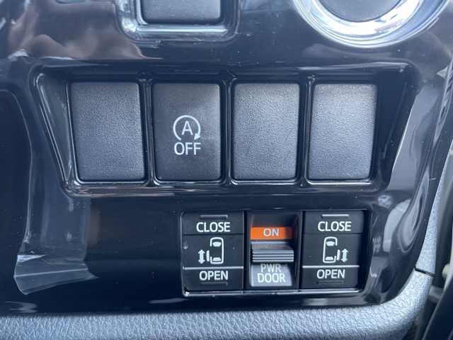 トヨタ ヴォクシー V 静岡県 2014(平26)年 7.5万km ホワイトパールクリスタルシャイン 純正９インチナビ　/・フルセグＴＶ　/・Ｂｌｕｅｔｏｏｔｈ接続　/・ＤＶＤ再生　/フリップダウンモニター　/クルーズコントロール/両側パワースライドドア　/プッシュスタート　/スマートキー　/スペアキー　/バックカメラ　/ビルトインＥＴＣ　/ＬＥＤオートライト/純正フロアマット