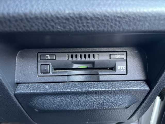 トヨタ ヴォクシー V 静岡県 2014(平26)年 7.5万km ホワイトパールクリスタルシャイン 純正９インチナビ　/・フルセグＴＶ　/・Ｂｌｕｅｔｏｏｔｈ接続　/・ＤＶＤ再生　/フリップダウンモニター　/クルーズコントロール/両側パワースライドドア　/プッシュスタート　/スマートキー　/スペアキー　/バックカメラ　/ビルトインＥＴＣ　/ＬＥＤオートライト/純正フロアマット